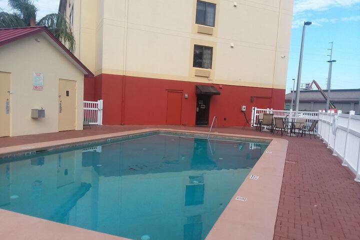 Pool 14 of 25