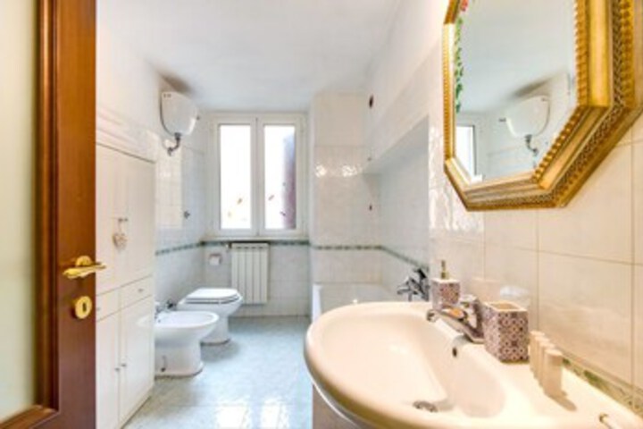 Room 2 of 25