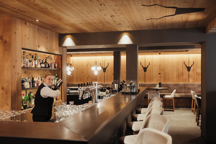 Lounge 75 of 95