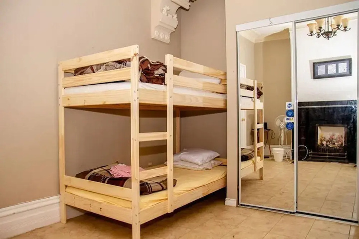 Room 4 of 15