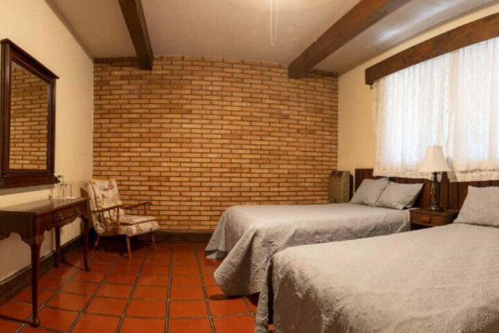 Room 10 of 34