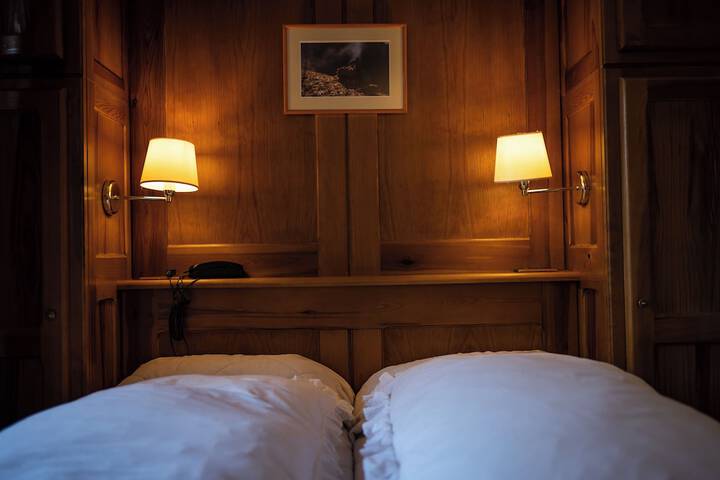 Room 2 of 40