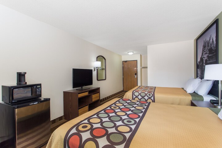 1 Queen Bed (5 of 14)