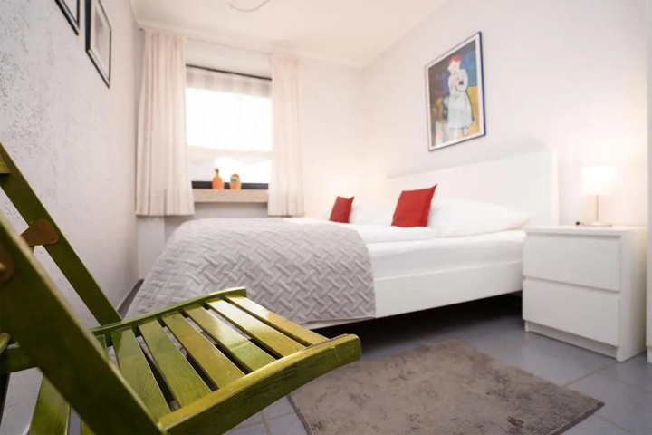 Room 4 of 16