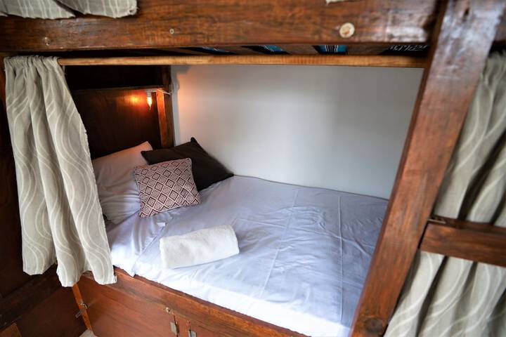 Room 4 of 113