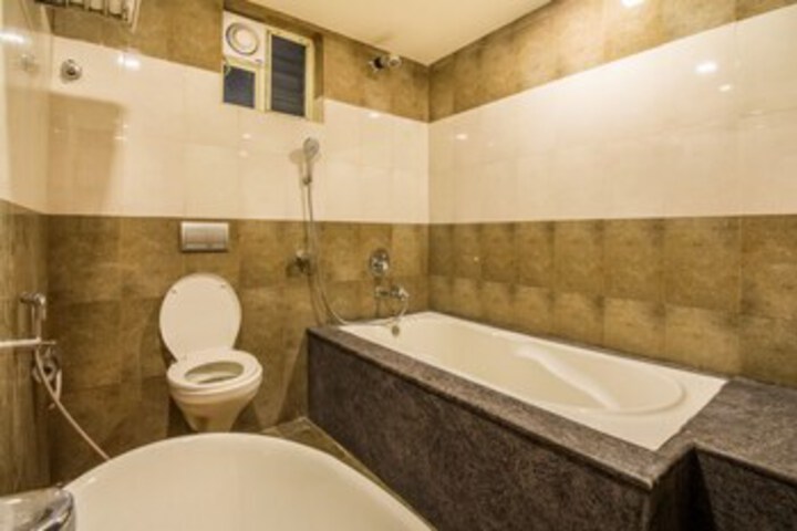 Room 4 of 20