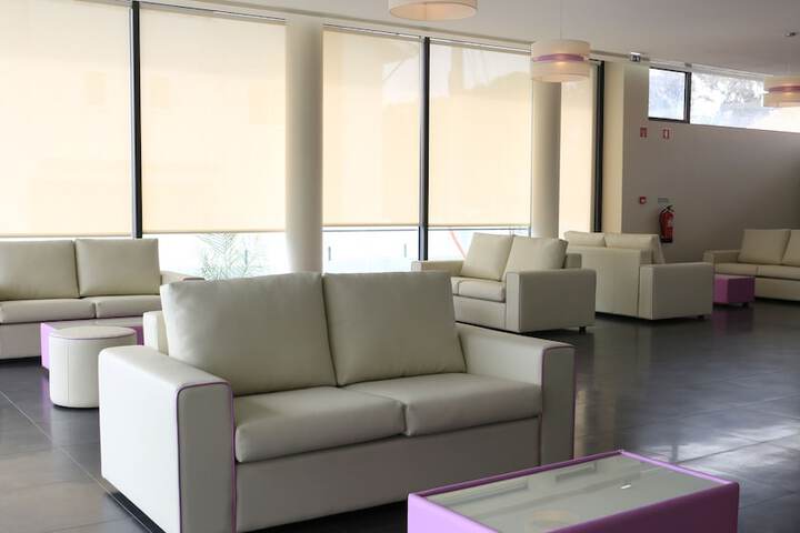Lounge 52 of 62