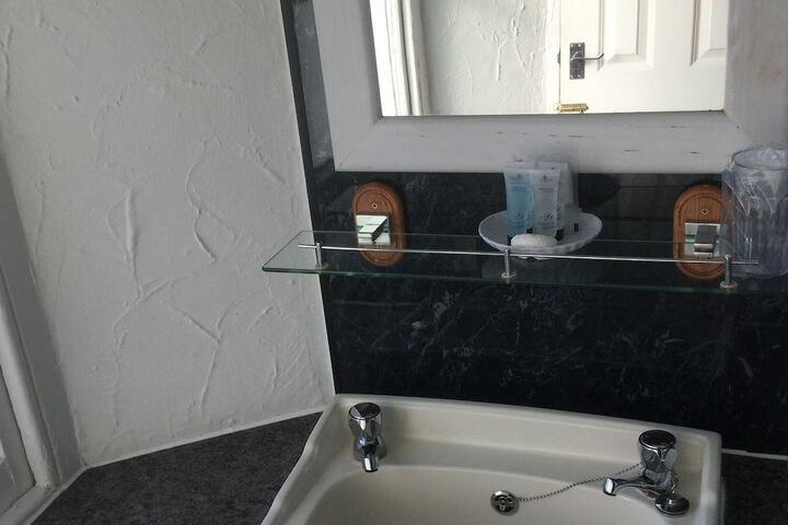 Room 26 of 32