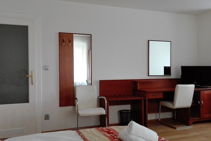 Room 30 of 324
