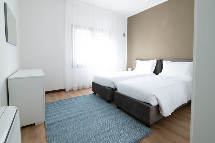 Room 2 of 95