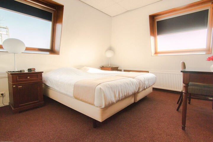 Room 4 of 31