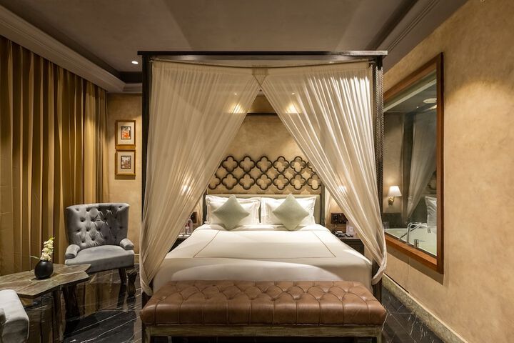 Room 21 of 105