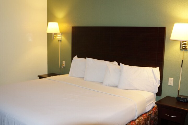 Room 7 of 34