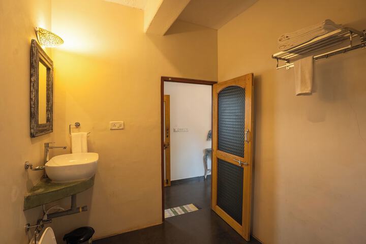 Room 9 of 33