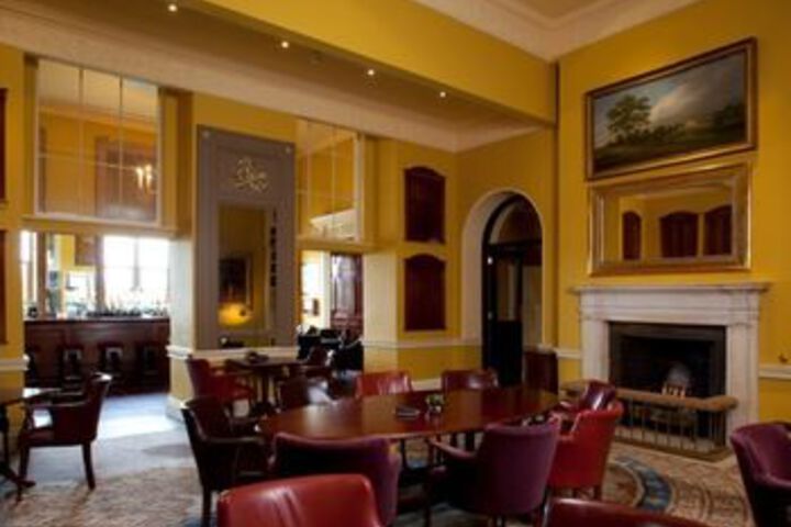 Lounge 60 of 72