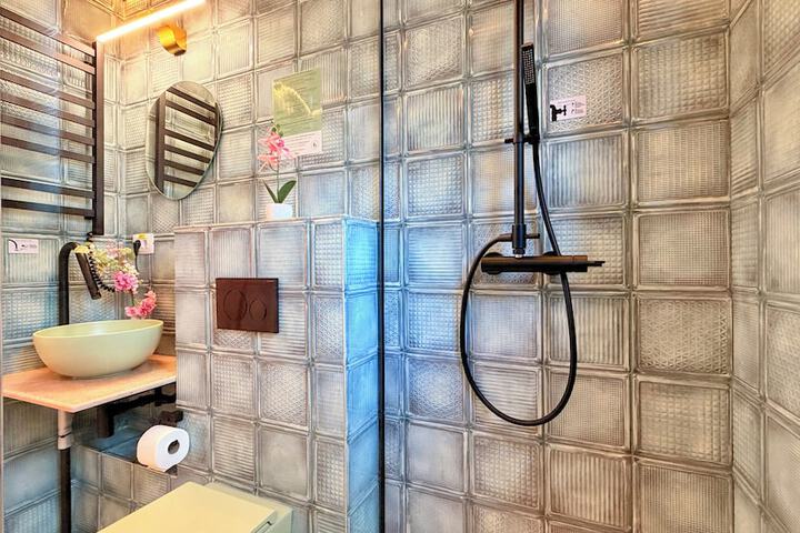 Room 152 of 175