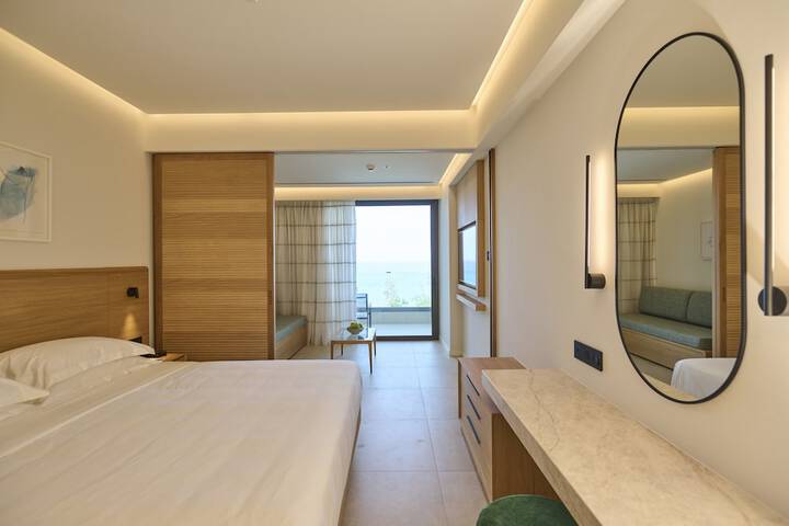 Room 12 of 93