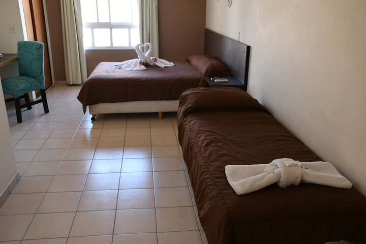 Room 6 of 76