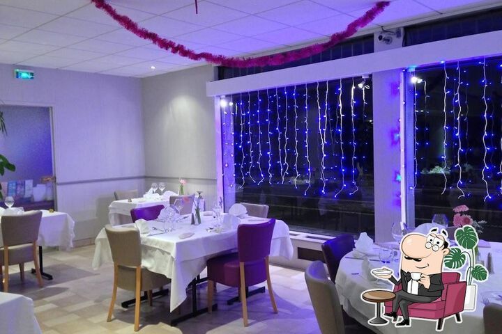 Dining 6 of 13