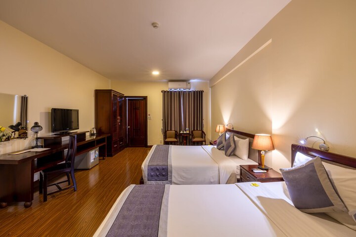 Room 25 of 104