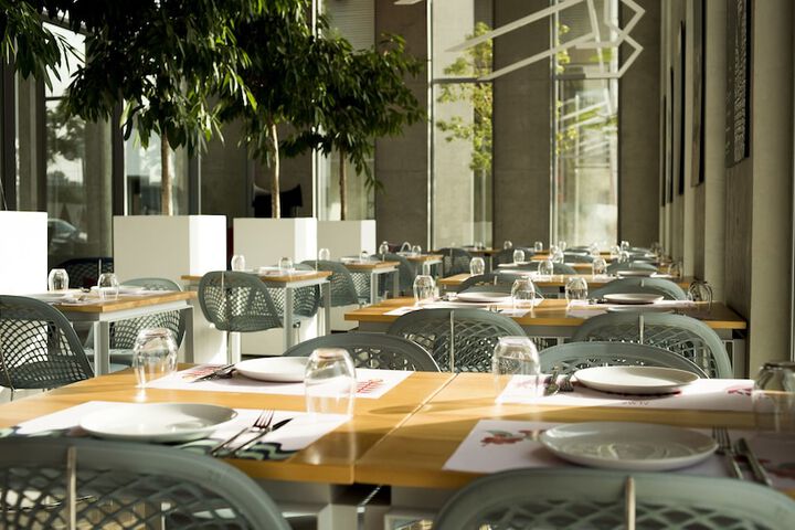 Dining 33 of 58