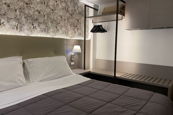 Room 21 of 83