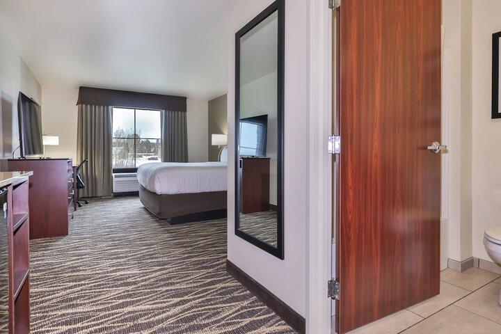 Studio Accessible King Size Bed (16 of 25)