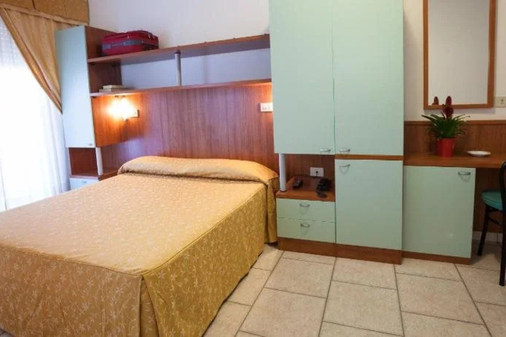 Room 6 of 20