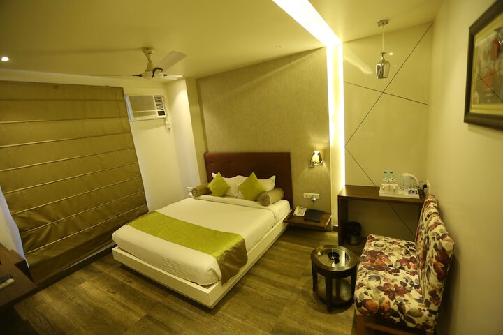 Room 2 of 16