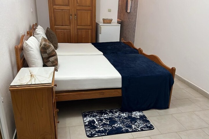 Room 2 of 11