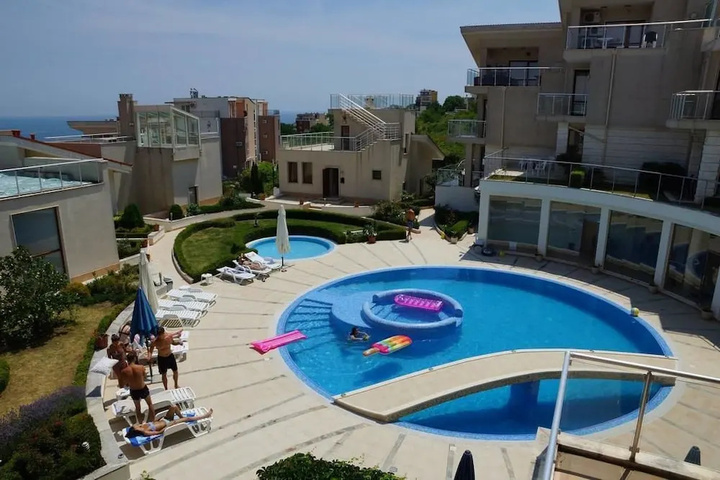 Pool 16 of 35