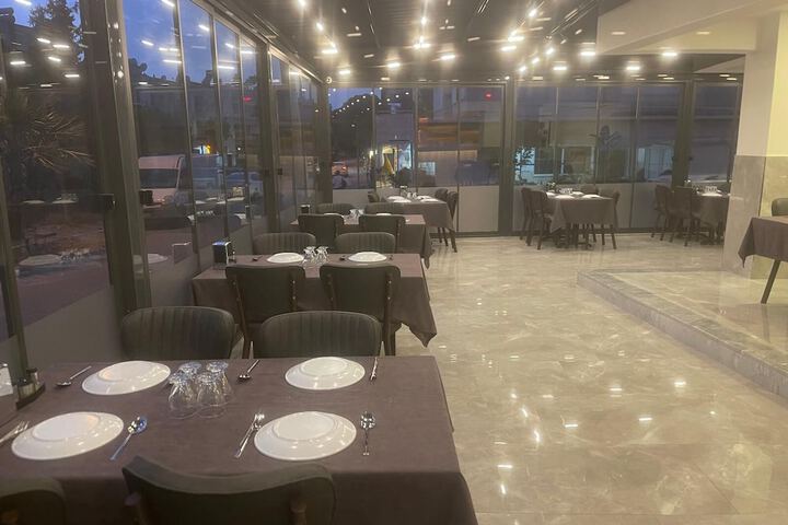 Dining 16 of 26