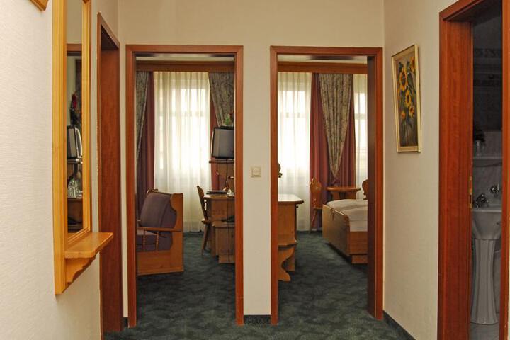Hotel Suite Photo