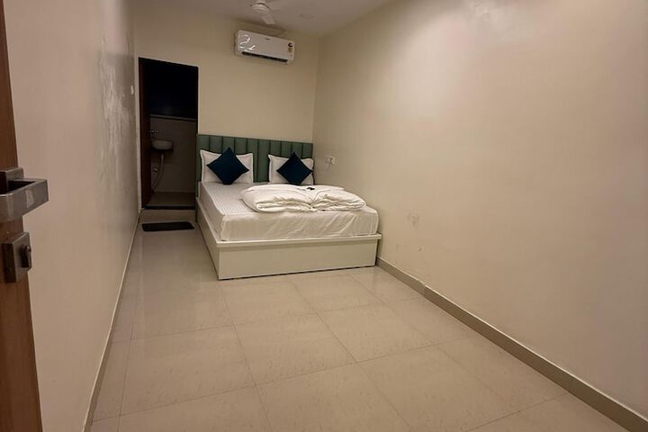 Room 14 of 27