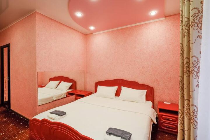 Room 10 of 27