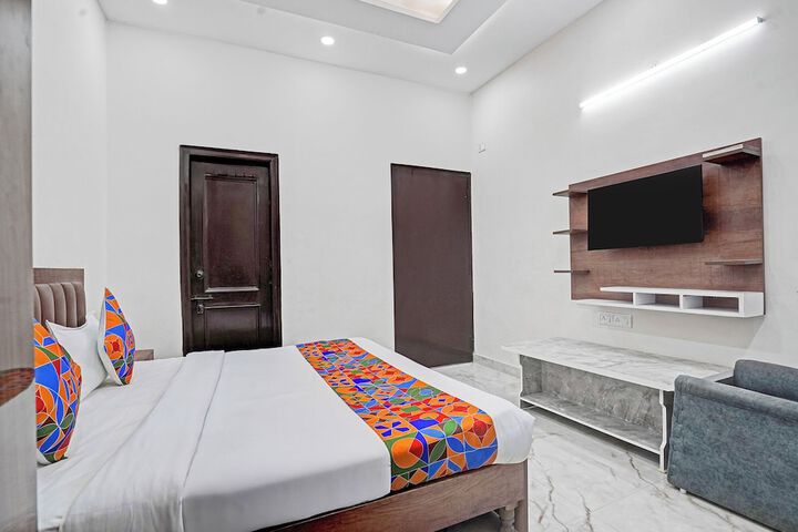 Room 15 of 26