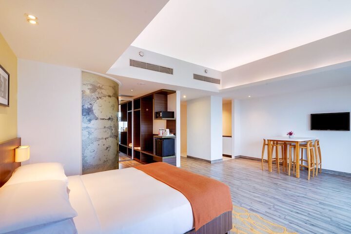 Room 6 of 37