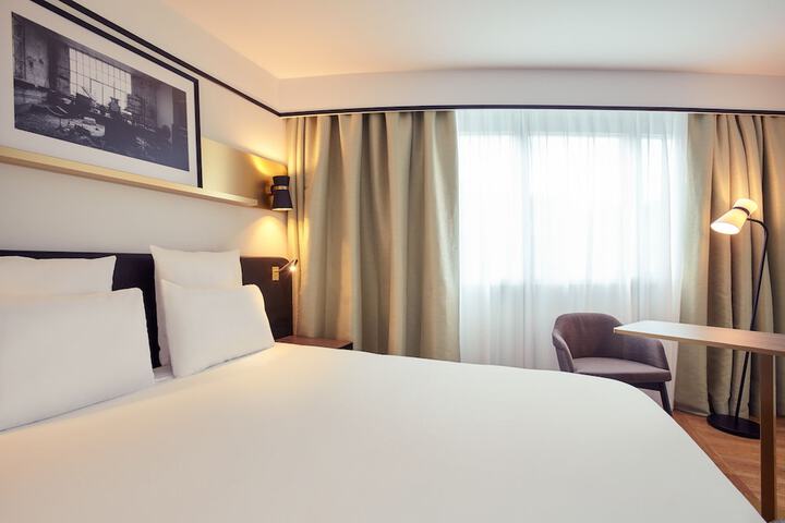 Room 3 of 56