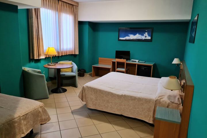 Room 14 of 40