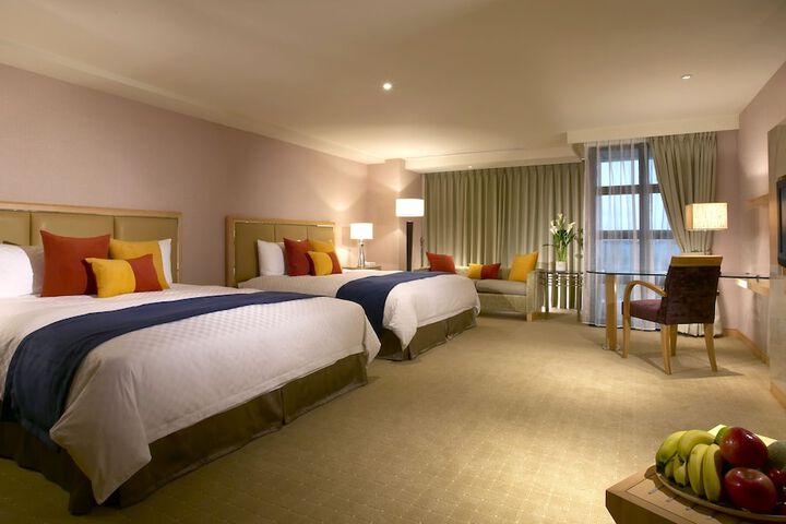 Room 3 of 77