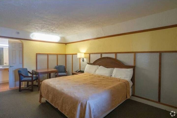 Room 3 of 10