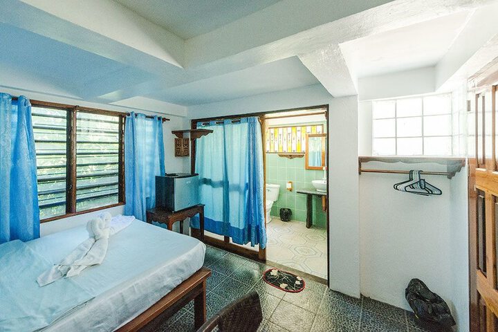 Room 3 of 162