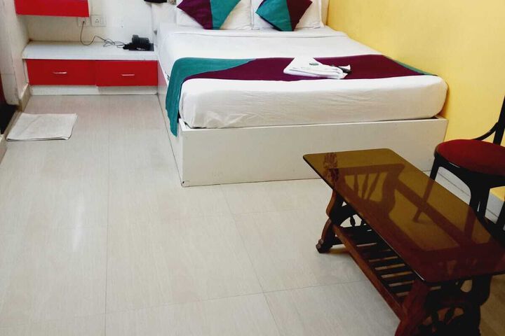 Room 4 of 9