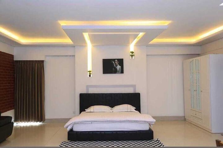 Room 2 of 40