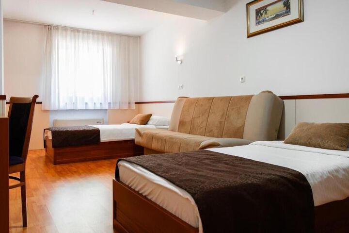Room 4 of 36