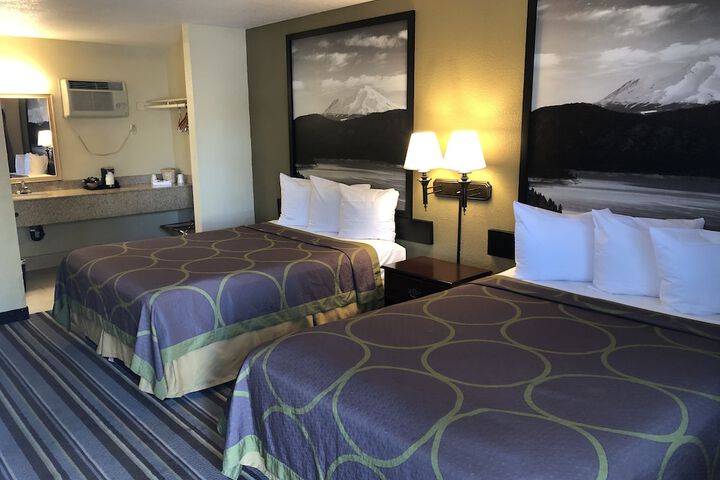 1 Queen Bed (15 of 26)