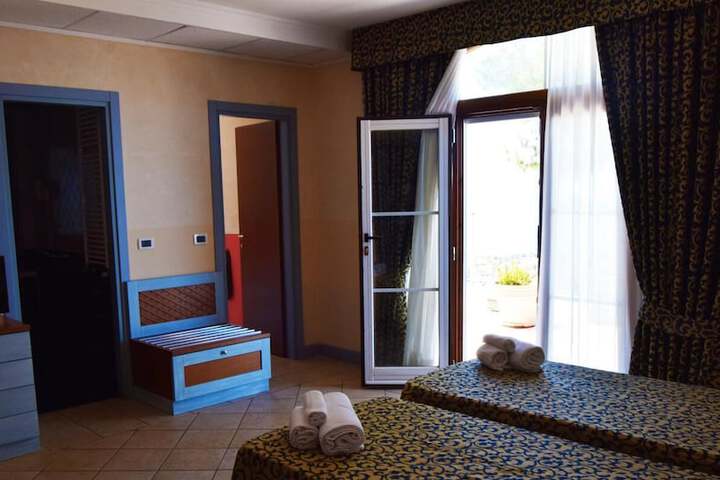 Room 10 of 50