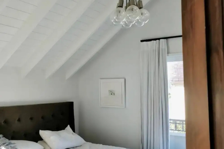 Room 4 of 15