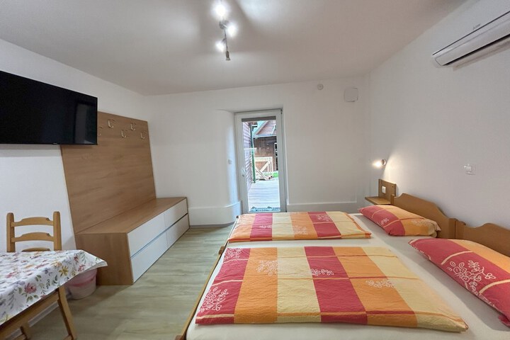 Room 3 of 74