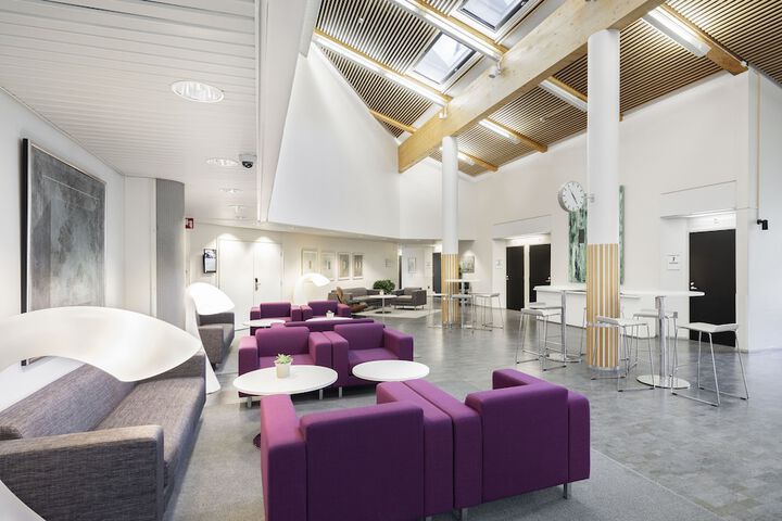 Entrance & Lobby